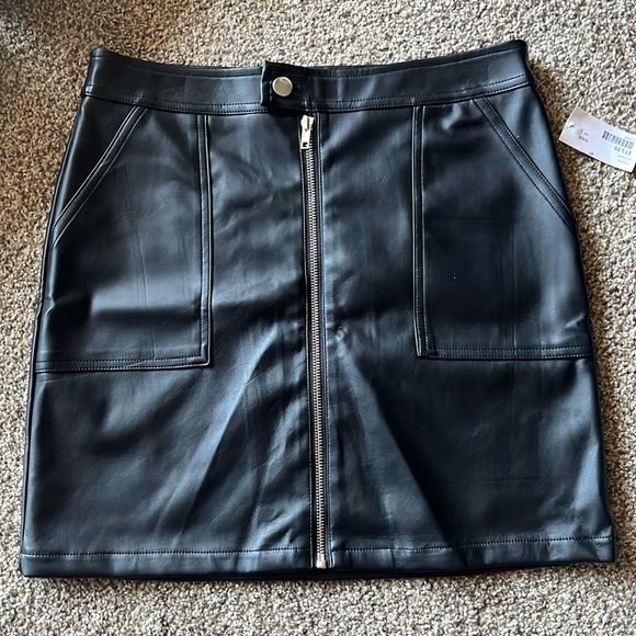 Dresses & Skirts - 🔥Faux Leather Skirt